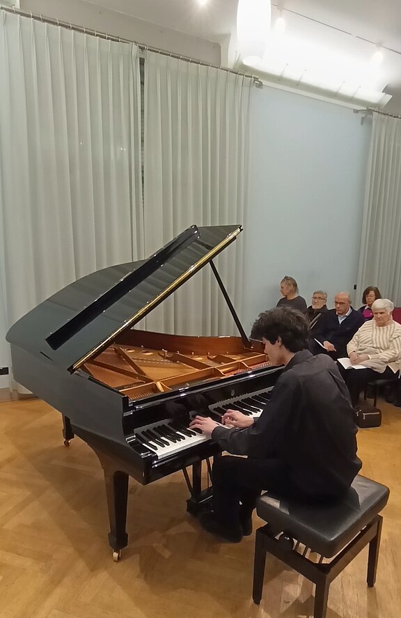 16-jähriger Andrian Boelcke spielt Liszt's "Etudes transcendantes"  
